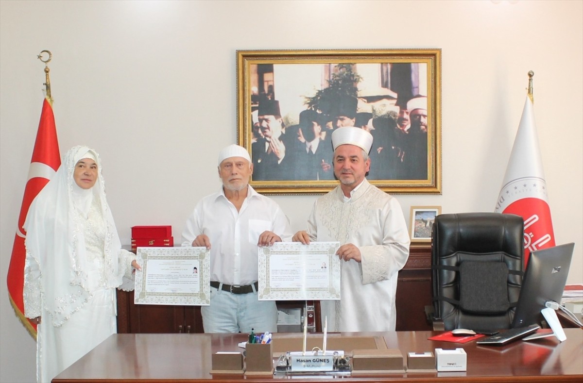 Aydın'ın Efeler ilçesinde, Rusya vatandaşı ressam ve grafik tasarımcısı Prof. Dr. Viledaımır...