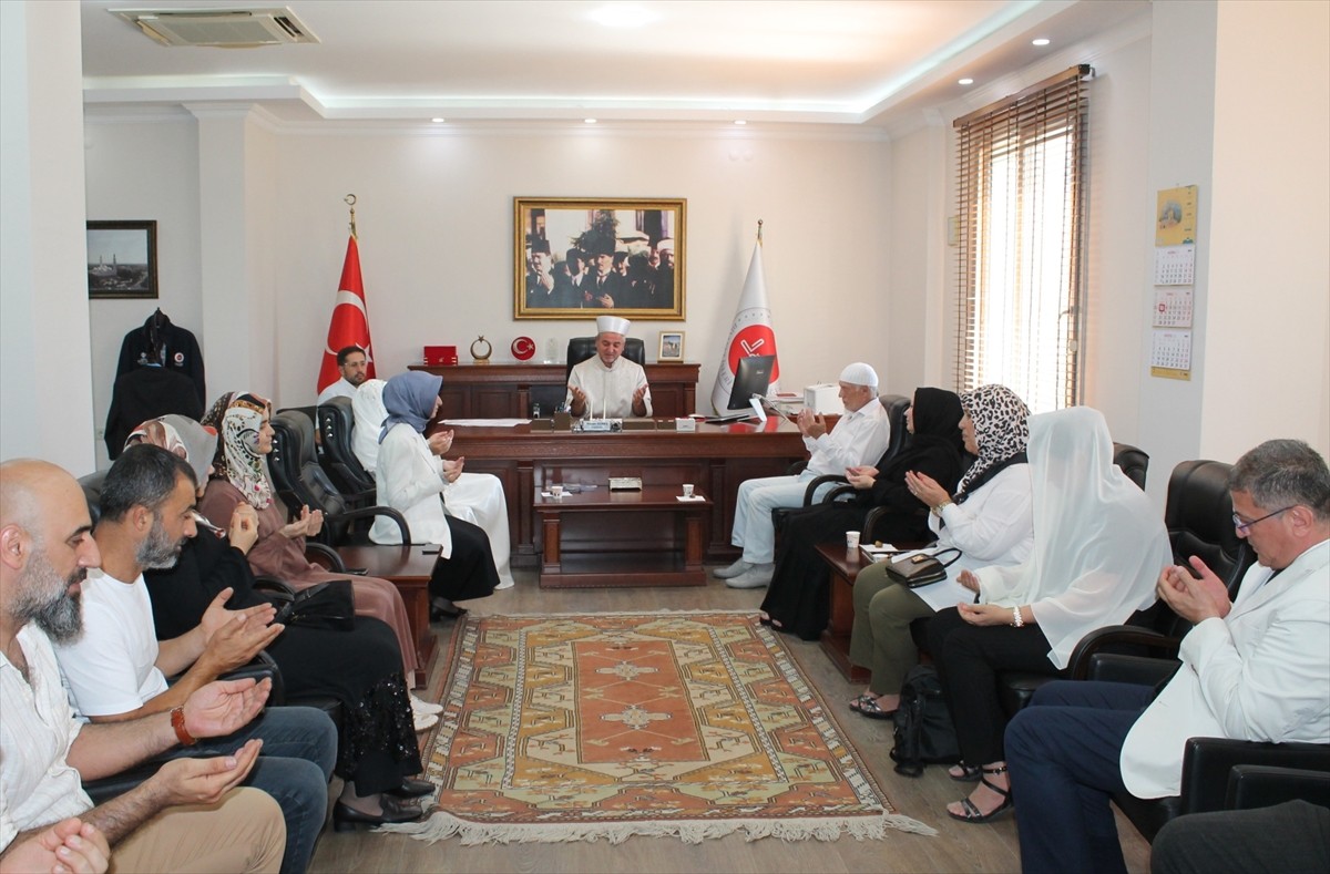 Aydın'ın Efeler ilçesinde, Rusya vatandaşı ressam ve grafik tasarımcısı Prof. Dr. Viledaımır...