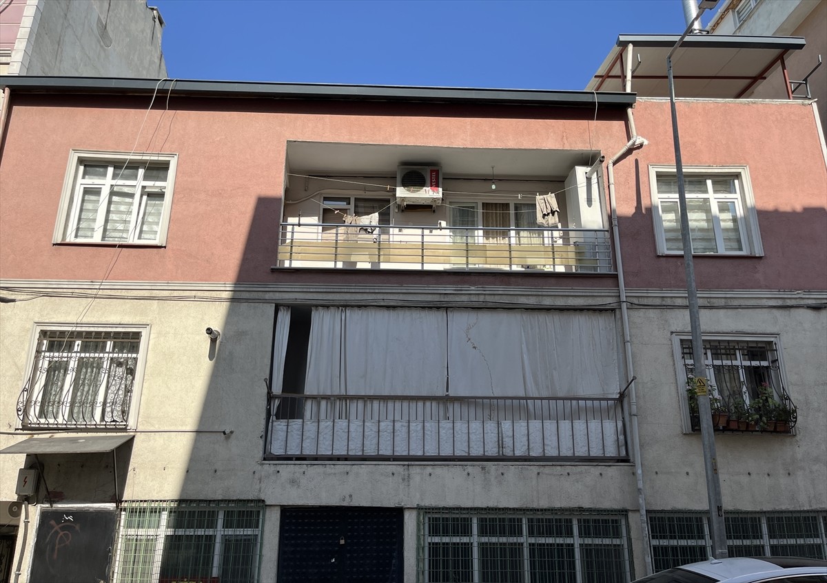 Bağcılar'da bir kişi misafir olarak kaldığı evde ölü bulunurken, ev sahibi gözaltına...