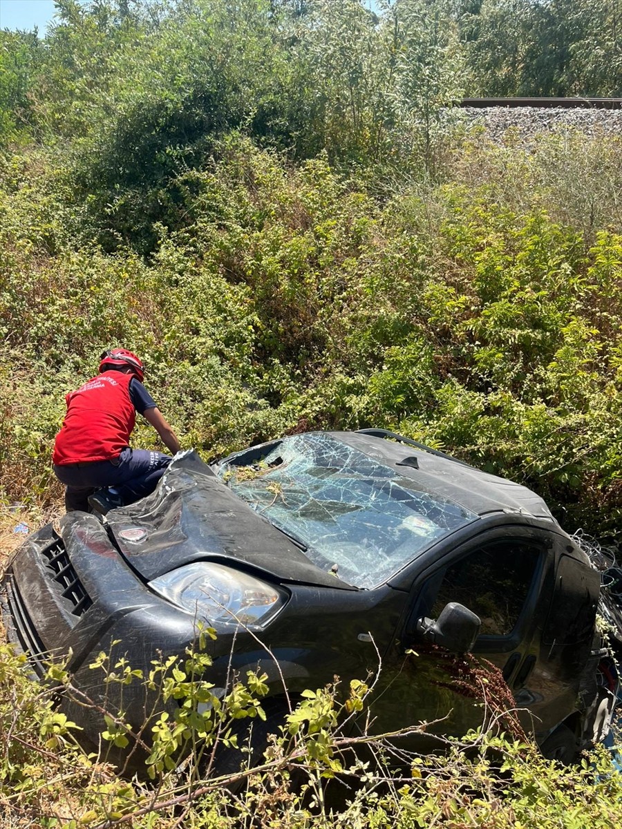 Balıkesir'in Susurluk ilçesinde otomobil ile motosikletin çarpışması sonucu 1 kişi öldü, 2 kişi...