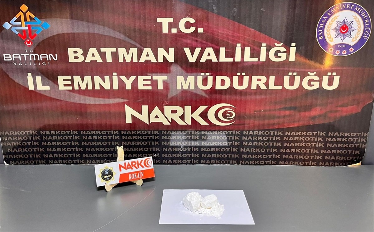 Batman'da düzenlenen uyuşturucu operasyonunda gözaltına alınan 2 şüpheli tutuklandı. Durdurulan...