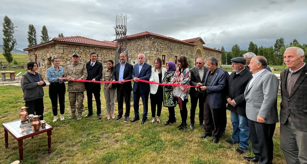 Bayburt'taki Kenan Yavuz Etnografya Müzesi'nde, Mimar Sinan Üniversitesi Öğretim Üyesi Dr. Ezgi...