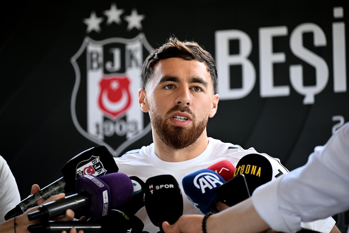 Beşiktaş'ın yeni transferi Orkun Kökçü, siyah-beyazlı ekibin Avusturya'nın Wiener Neustadt kentine...