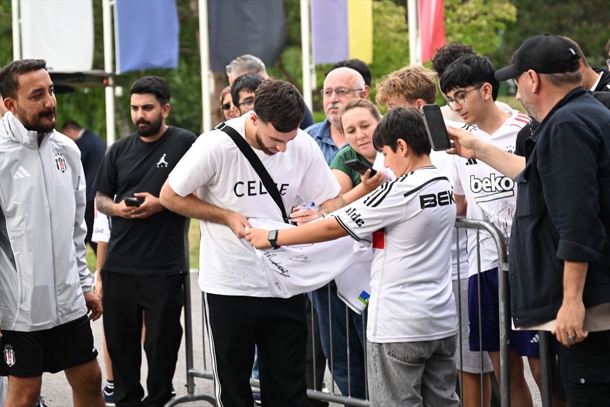Beşiktaş Kulübü'nün yeni transferi Orkun Kökçü, siyah-beyazlı takımın sezon öncesi çalışmalarını...
