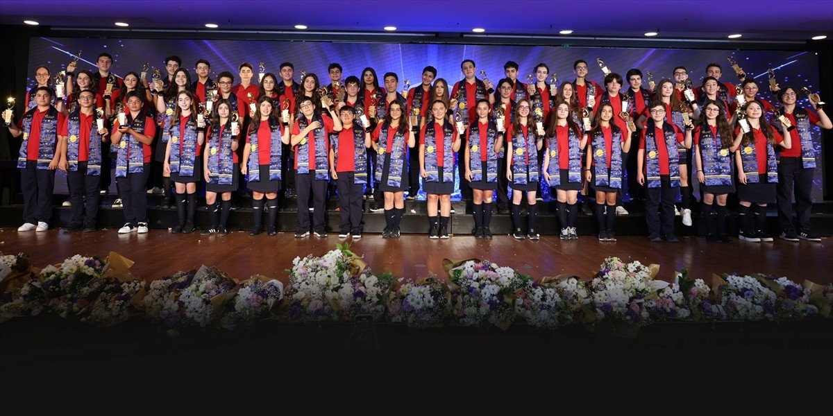 Bilfen İlköğretim Okullarından mezun olan 2013 öğrenciden 49'u Liselere Geçiş Sistemi (LGS)...