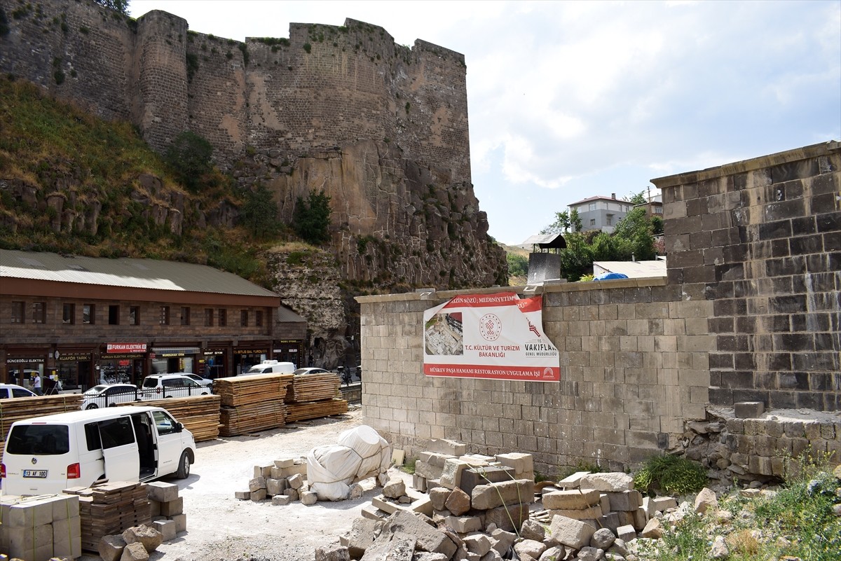 Bitlis Vakıflar Bölge Müdürlüğü, sorumluluk alanında bulunan 6 ildeki 20 yapının restorasyon...