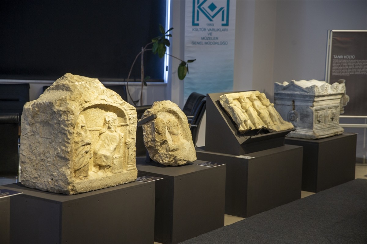 Bolu'da bulunan 47 tarihi eser, "Kalkhedon'dan Klaudiopolis'e" sergisi kapsamında ilk defa...
