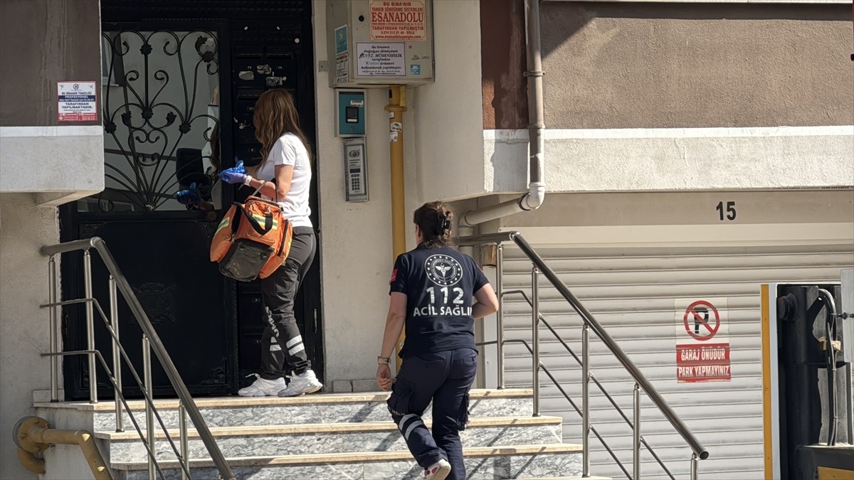 Bolu'da kendisinden haber alınamayan kişi evinde uyurken bulundu. İhbar üzerine olay yerine polis...