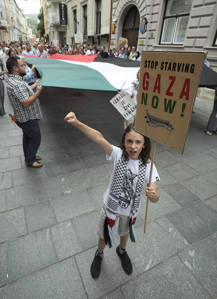 Bosna Hersek'in başkenti Saraybosna'da, İsrail'in saldırılarını yoğunlaştırdığı Gazze'deki...