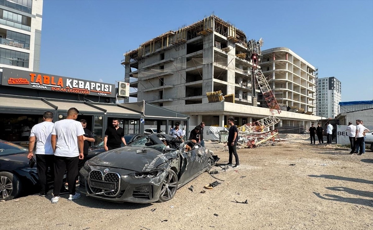 Bursa'da inşaat çalışmaları sırasında şantiyedeki vincin devrilmesi sonucu operatör yaralandı....