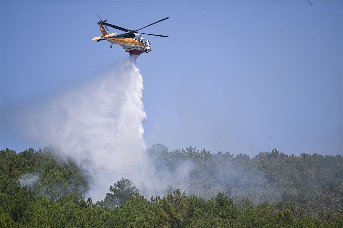 Bursa'nın Orhaneli ve Harmancık ilçeleri arasındaki orman yangını 4. gününde havadan ve karadan...