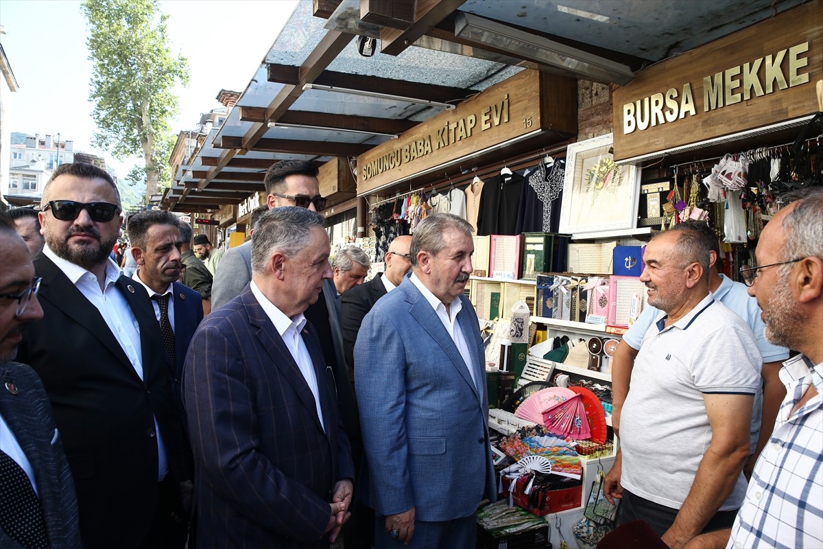 Büyük Birlik Partisi (BBP) Genel Başkanı Mustafa Destici, Bursa'da esnaf ziyaretinde bulundu....