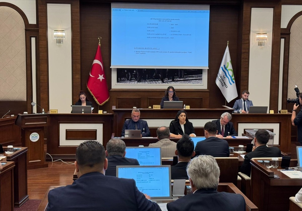 Büyükçekmece Belediye Meclisi'nde, İstanbul Büyükşehir Belediyesine (İBB) yönelik yolsuzluk...
