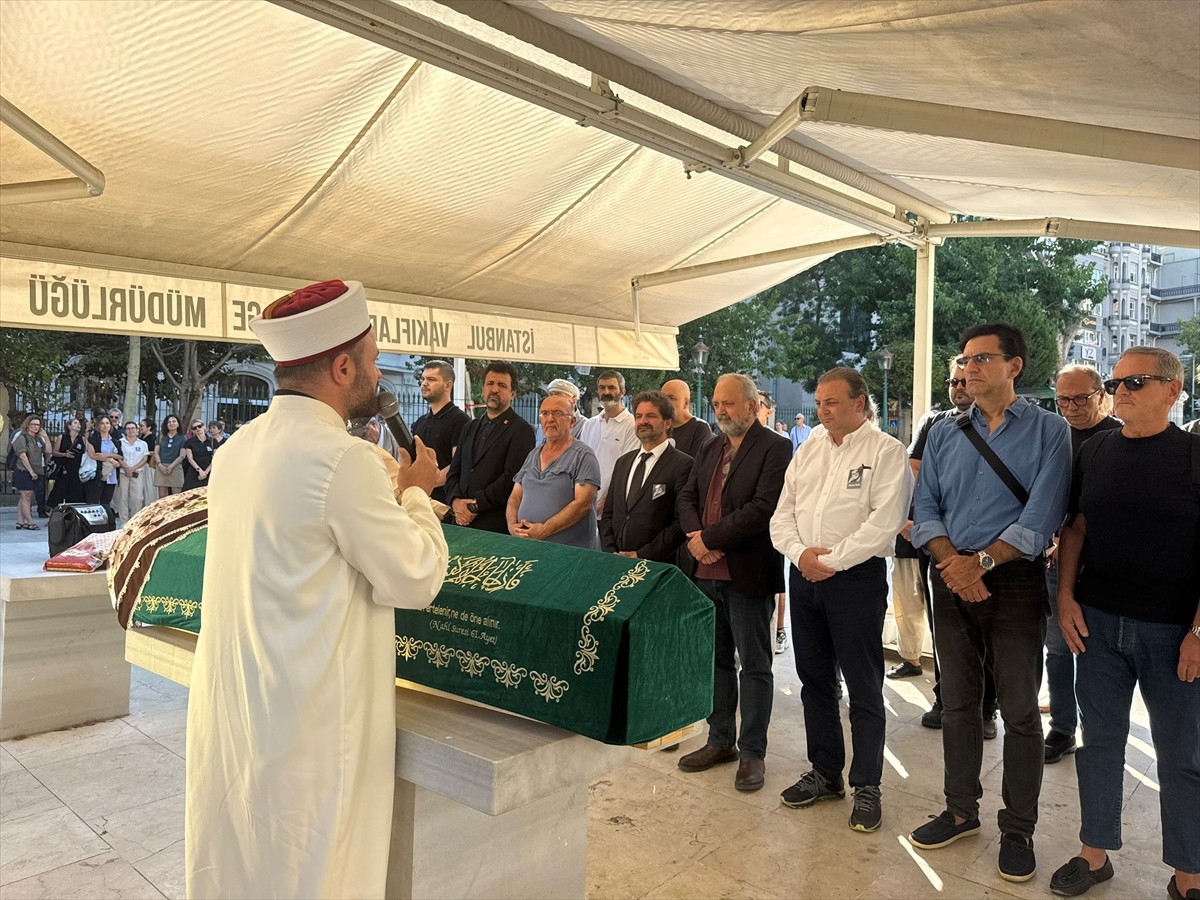 Çağdaş Türk edebiyatının önde gelen isimlerinden yazar ve çevirmen Pınar Kür, son yolculuğuna...