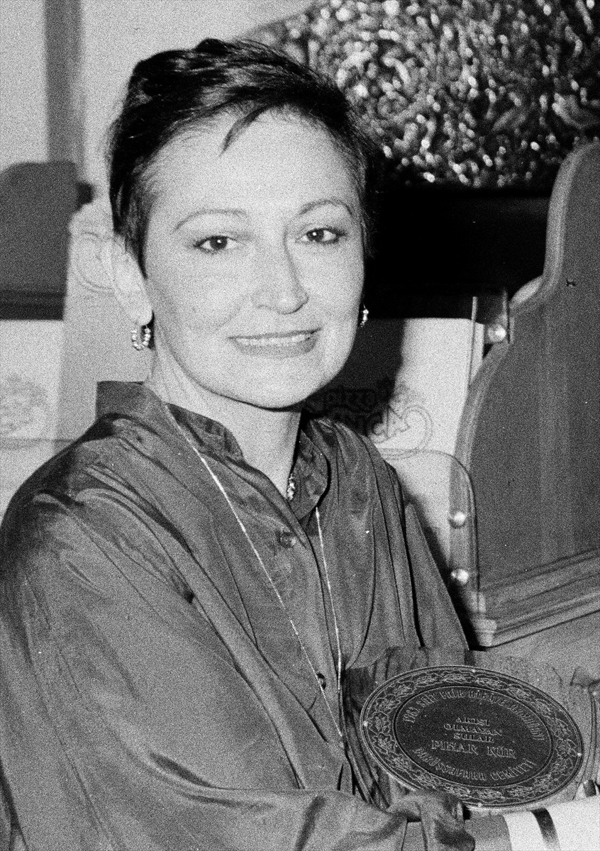 Çağdaş Türk edebiyatının önde gelen isimlerinden yazar ve çevirmen Pınar Kür yaşamını yitirdi....