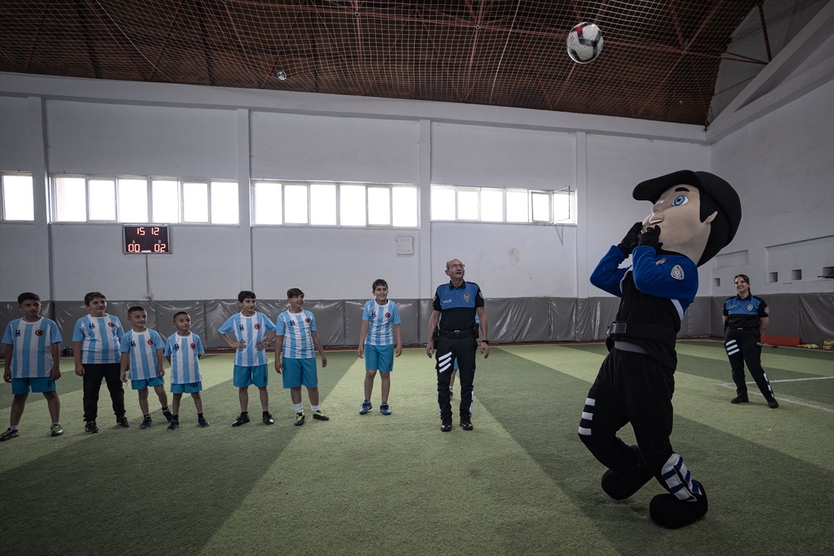 Çalışmalarıyla Türkiye'deki tüm il emniyet müdürlükleri şubeleri arasında birinci olan...