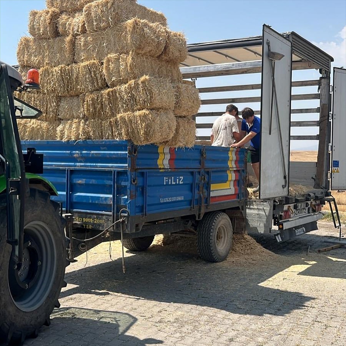 Çankırı'dan Karabük'te meydana gelen orman yangınından etkilenen çiftçilere 3 tır yardım...