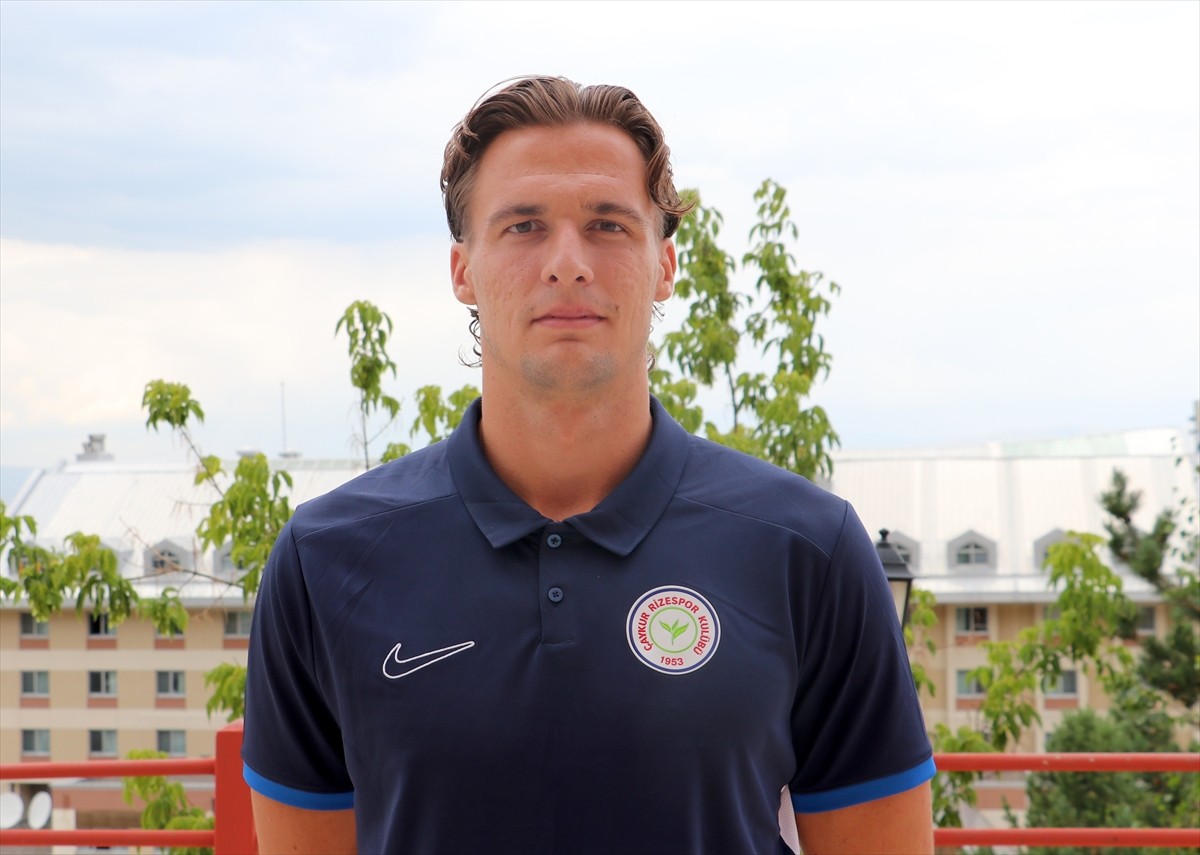 Çaykur Rizespor'un Macar savunma oyuncusu Attila Mocsi, AA muhabirine açıklamada, Mocsi, önemli...