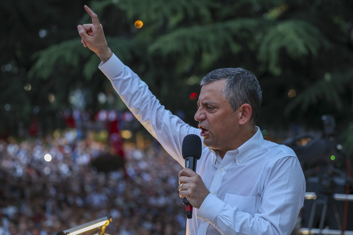 CHP Genel Başkanı Özgür Özel, 15 Temmuz Şehitler ve Hürriyet Parkı'nda "Millet İradesine Sahip...