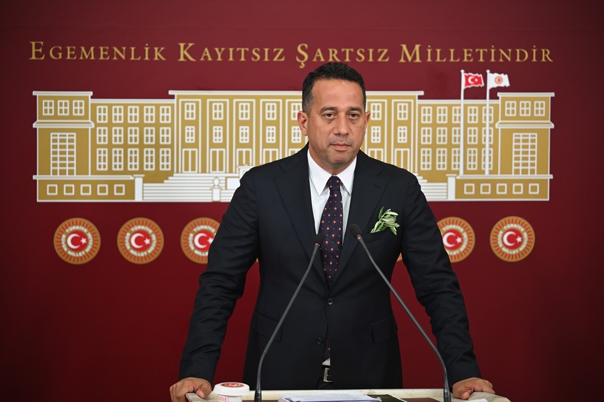 CHP Grup Başkanvekili Ali Mahir Başarır, TBMM'de düzenlediği basın toplantısında açıklamada...