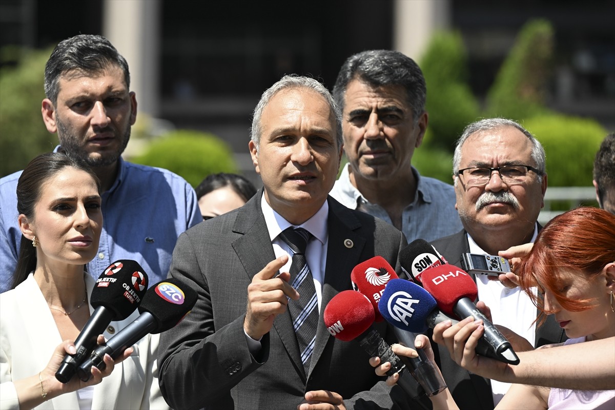 CHP, Liselere Geçiş Sistemi (LGS) kapsamındaki merkezi sınav sorularının paylaşıldığı iddiasıyla...