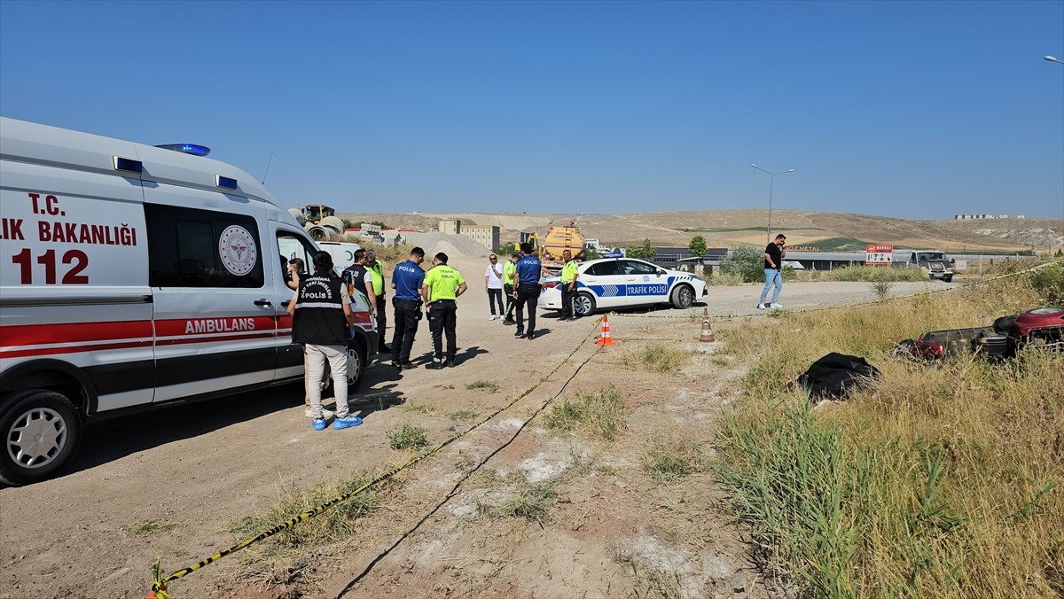 Çorum'da devrilen üç tekerlekli elektrikli motosikletin sürücüsü hayatını kaybetti.