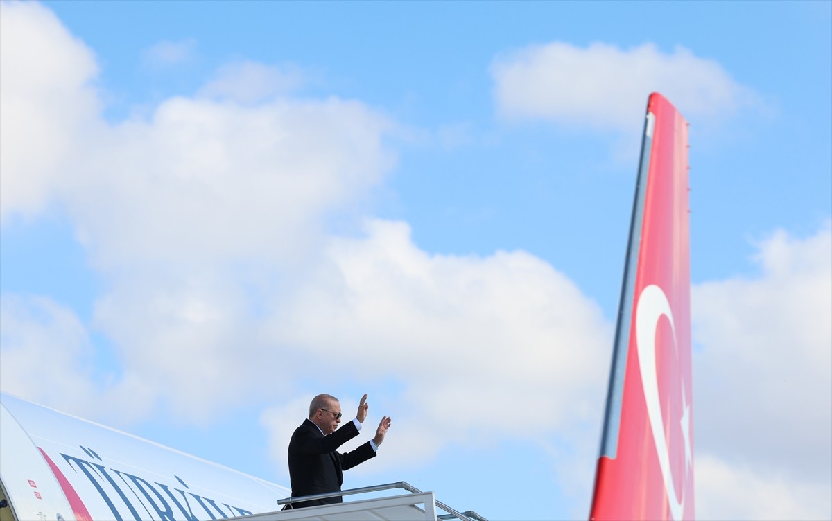 Cumhurbaşkanı Recep Tayyip Erdoğan, Ekonomik İşbirliği Teşkilatı 17. Zirvesi'ne katılmak üzere...