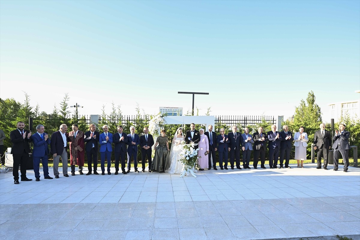 Danıştay Başsavcısı Cevdet Erkan'ın kızı Aybeniz Erkan ile Bahadır Erdem evlendi.