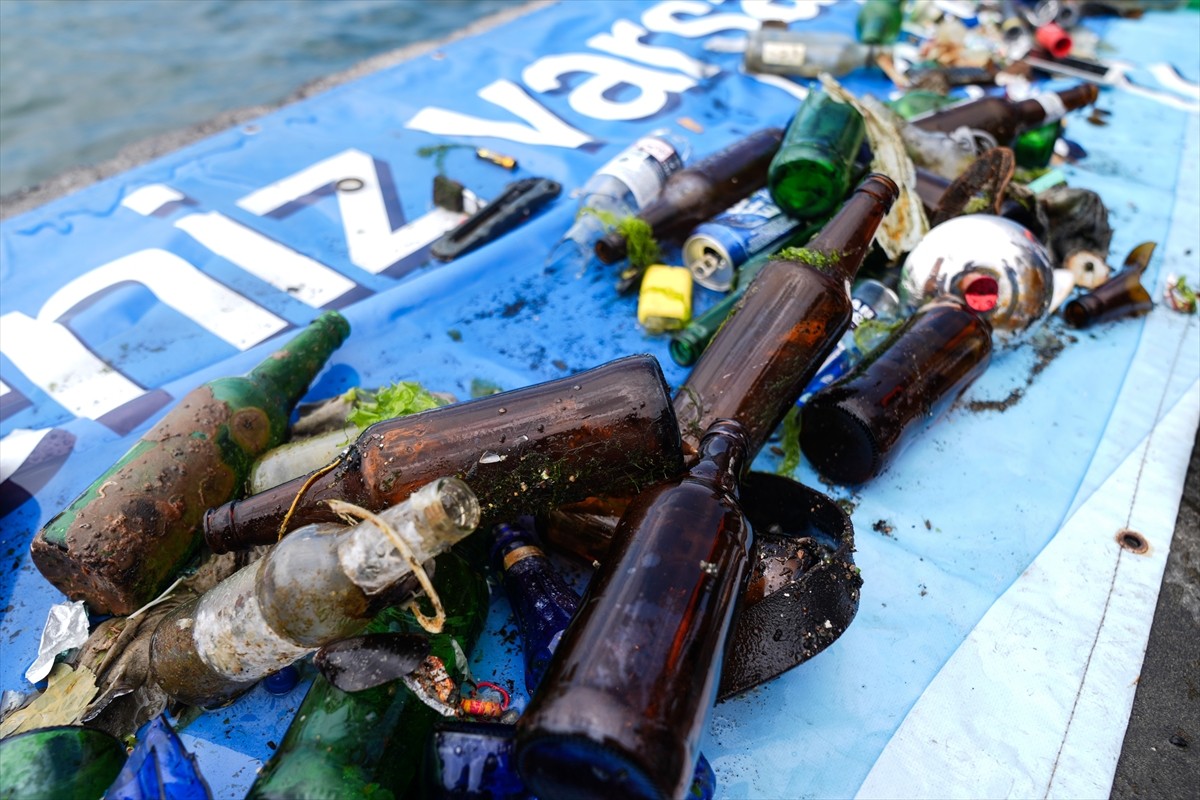 Deniz Temiz Derneği (TURMEPA) ekipleri, 1 Temmuz Denizcilik ve Kabotaj Bayramı kapsamında İstanbul...