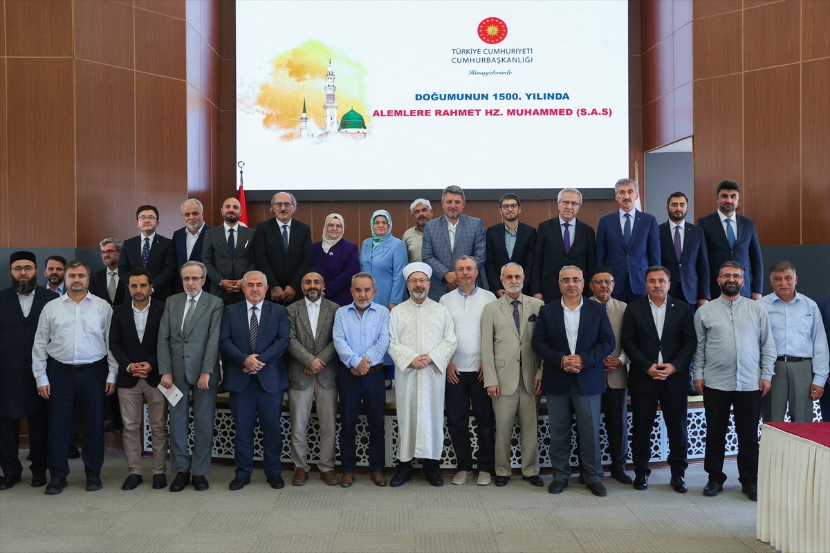 Diyanet İşleri Başkanı Ali Erbaş, Diyanet Akademisi Başkanlığı Konferans Salonu'nda düzenlenen...