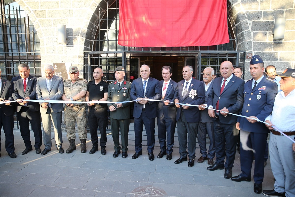 Diyarbakır'da 15 Temmuz Demokrasi ve Milli Birlik Günü dolayısıyla çeşitli etkinlikler düzenlendi....