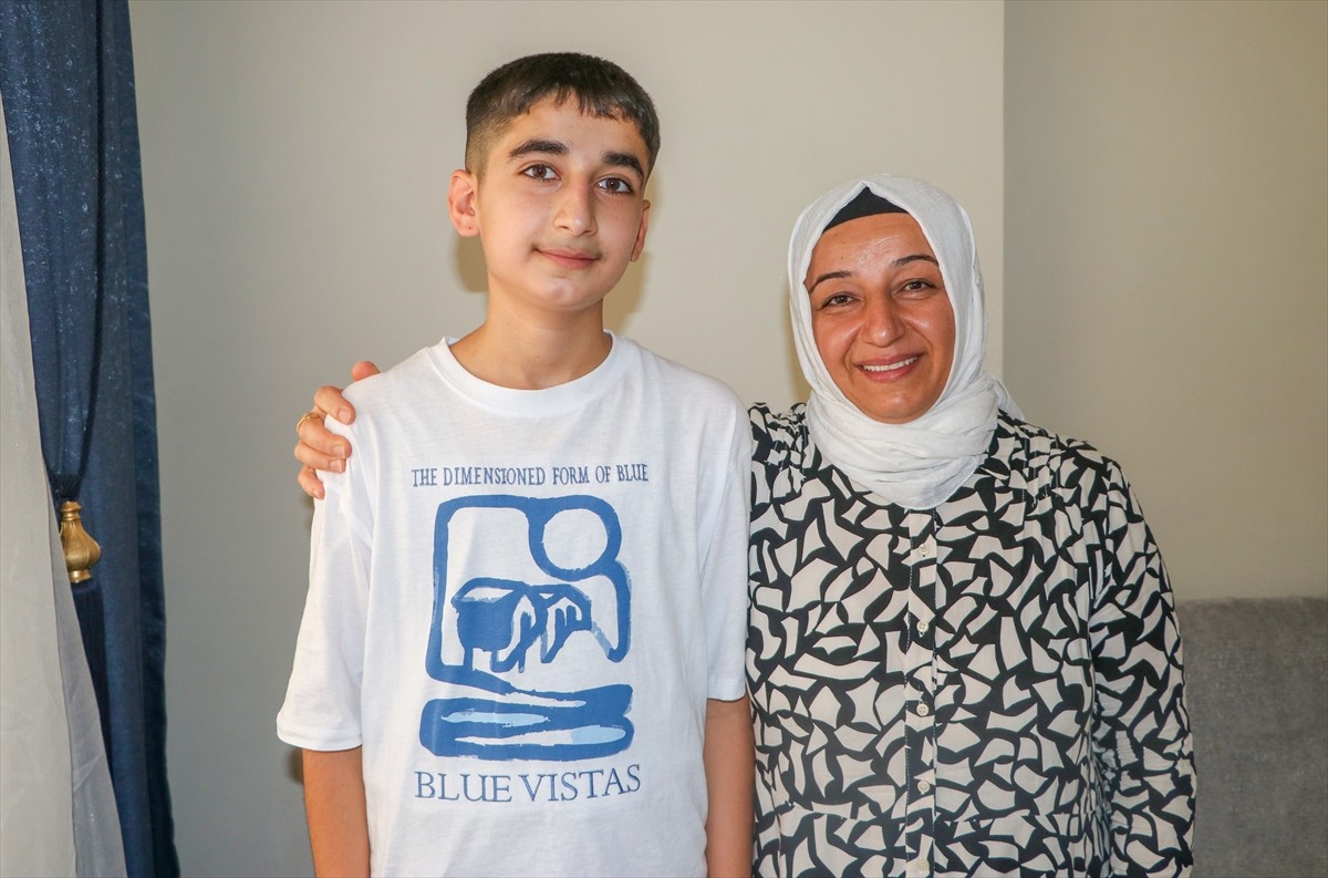 Diyarbakır'da Liselere Geçiş Sistemi (LGS) kapsamındaki merkezi sınavda 500 tam puan alan Ömer...