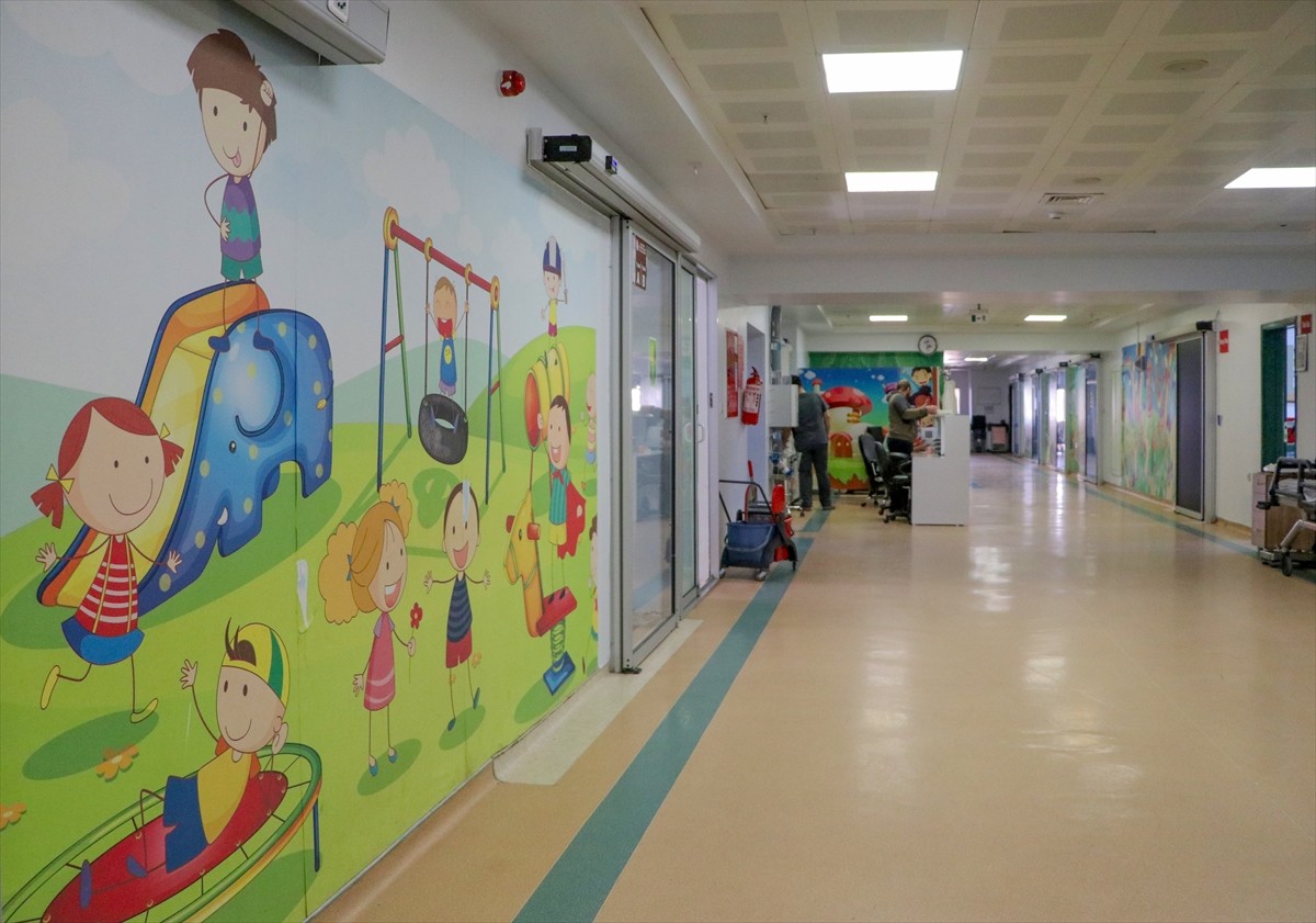 Diyarbakır Gazi Yaşargil Eğitim ve Araştırma Hastanesinde kalp ve akciğer rahatsızlığı bulunan...