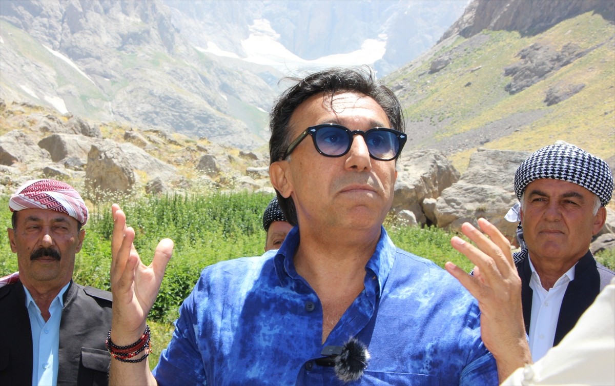 Dosso Dossi Holding Yönetim Kurulu Başkanı Hikmet Eraslan, Hakkari'nin doğal güzelliklerini...
