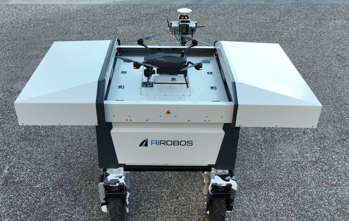 Dronların personel desteği olmadan uzun süre görev yapabilmesi için geliştirilen "dron barınağı"...