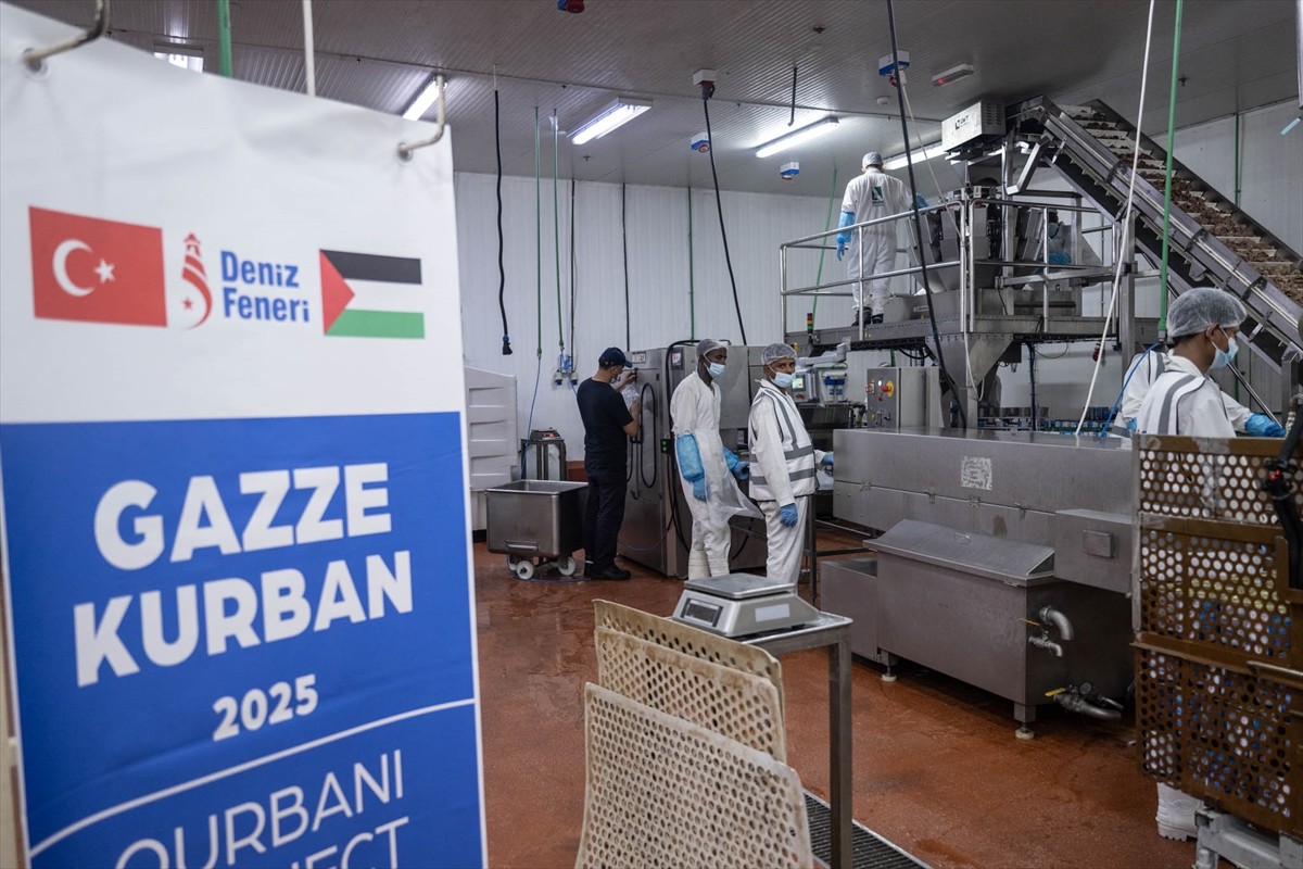 Dünyanın birçok ülkesinden Deniz Feneri Derneğine bağışlanan kurbanlıklar, Birleşik Arap...