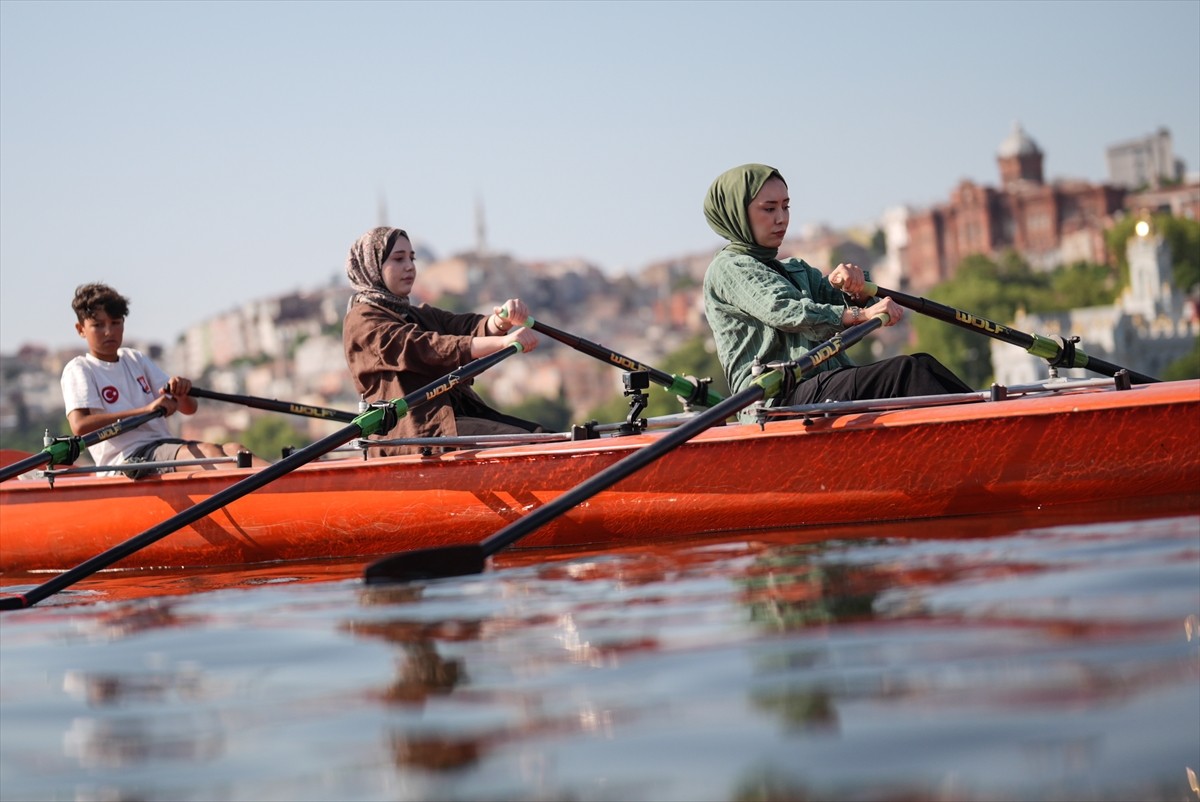 Dünyanın en eski spor dallarından biri olan küreğe olan ilgi her geçen gün artıyor. Bu spora ilgi...