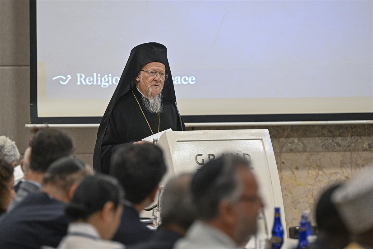 Dünyanın farklı ülkelerinden dini temsilcilerin katıldığı, çatışma bölgelerinde barış ve ateşkesin...