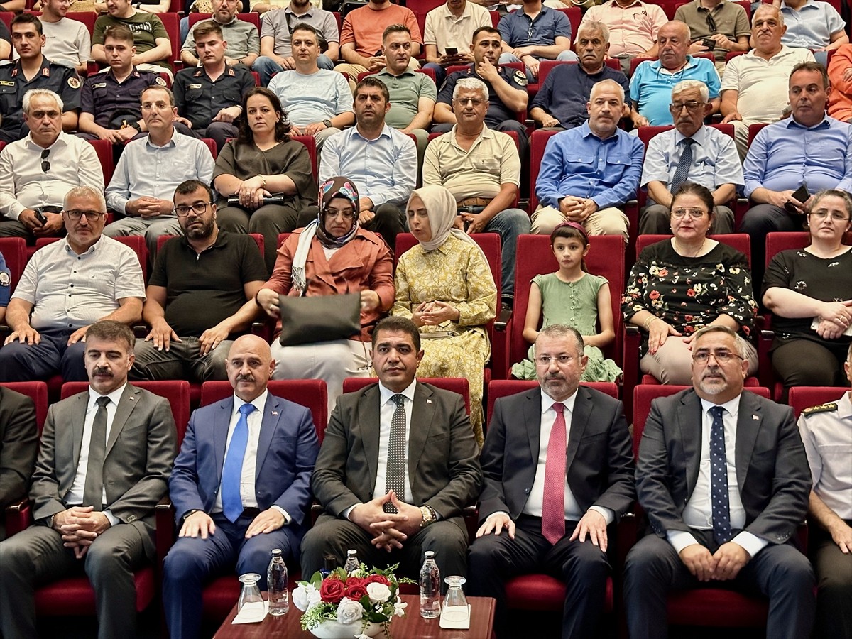 Düzce'de "15 Temmuz Demokrasi ve Milli Birlik Günü" dolayısıyla "Zaferin Adı Türkiye" konulu panel...