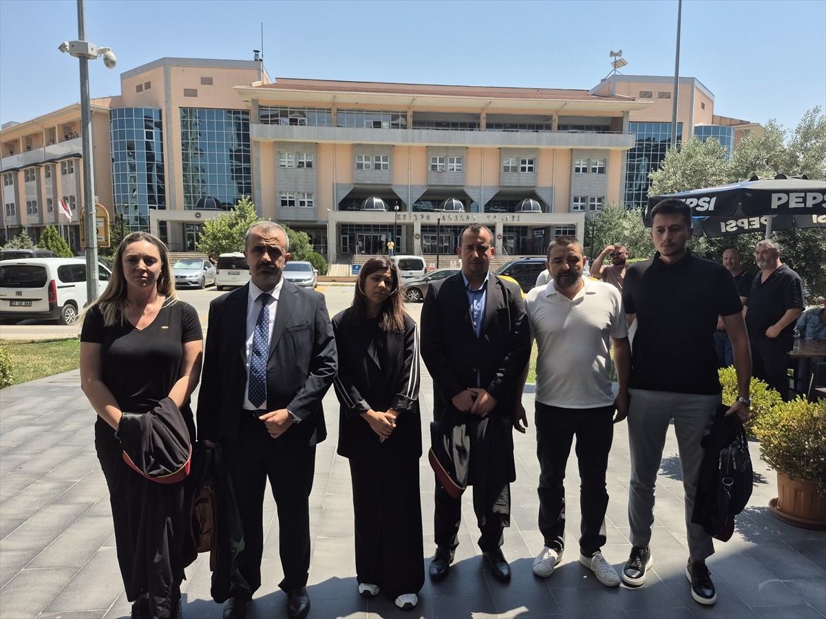 Edirne'de, 15 yaşındaki Duru Pakarda'yı tabancayla öldürdüğü ileri sürülen sanığın yargılanmasına...