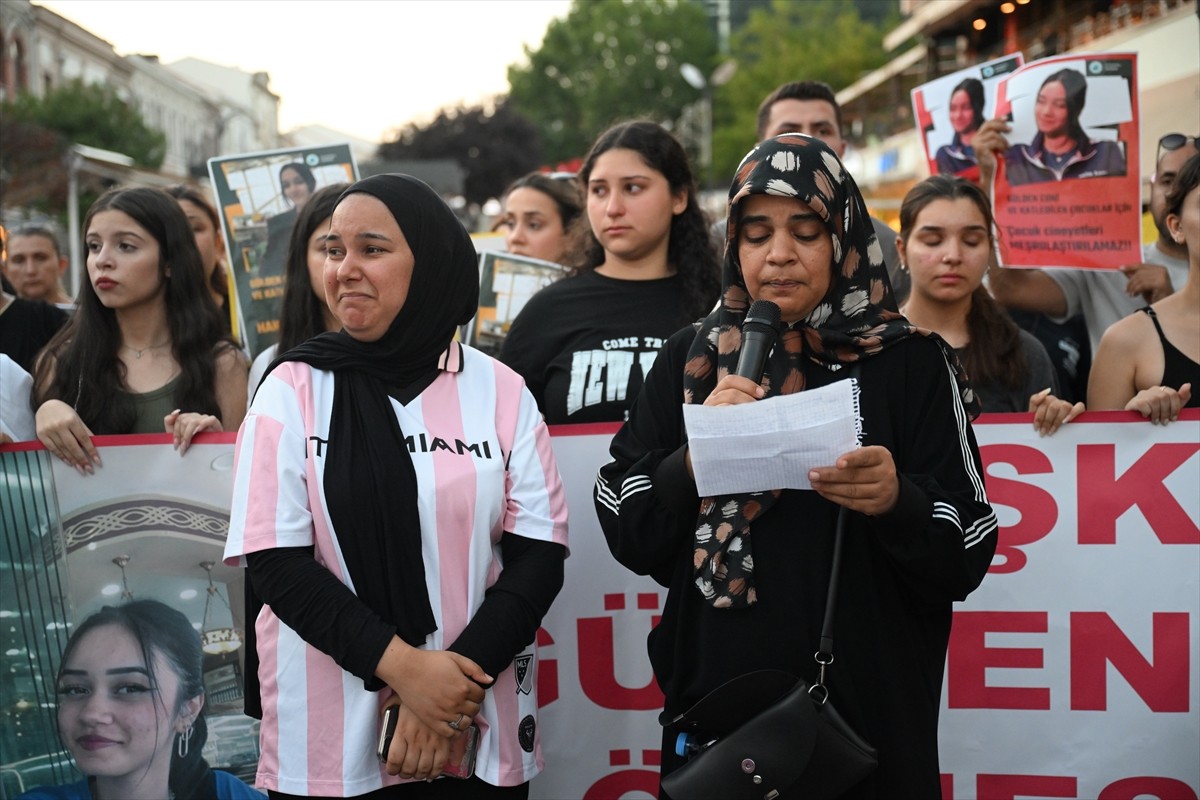 Edirne'de bıçaklanarak öldürülen 15 yaşındaki Gülden Coni için yürüyüş düzenlendi. Coni'nin ablası...