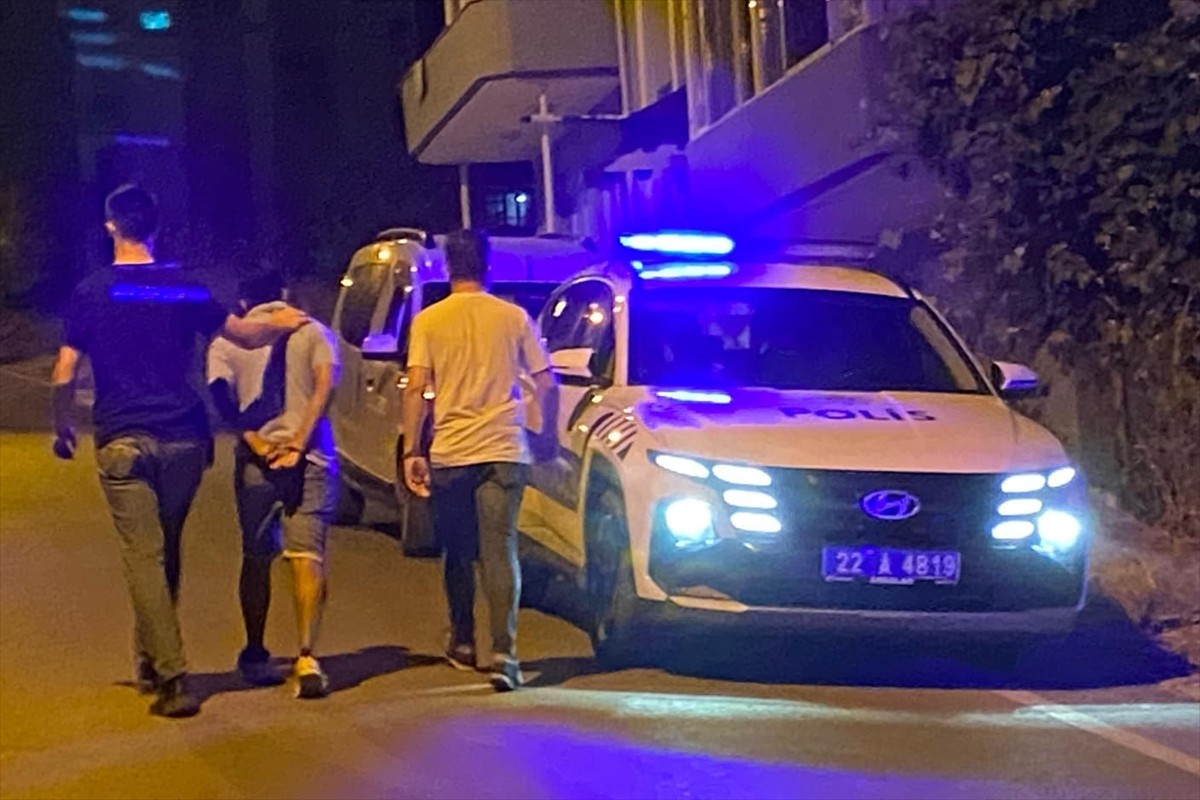 Edirne'de kız arkadaşını darbettiği iddia edilen şüpheli gözaltına alındı.