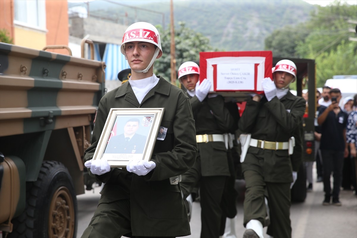 Edirne'deki askeri araç kazasında şehit olan Topçu Uzman Çavuş Servet Ökkeş Çakır'ın cenazesi...