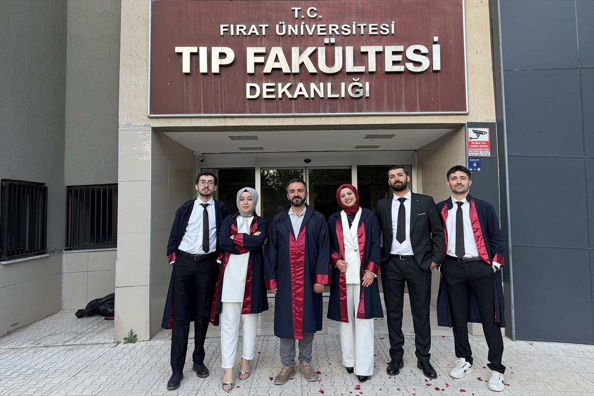 Elazığ'da yaşayan 45 yaşındaki Mehmet Ekinoğlu, önce mühendis, sonra avukat oldu, bu yıl da tıp...