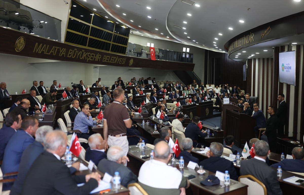 Enerji ve Tabii Kaynaklar Bakanı Alparslan Bayraktar, Malatya'daki ziyaretleri kapsamında Malatya...