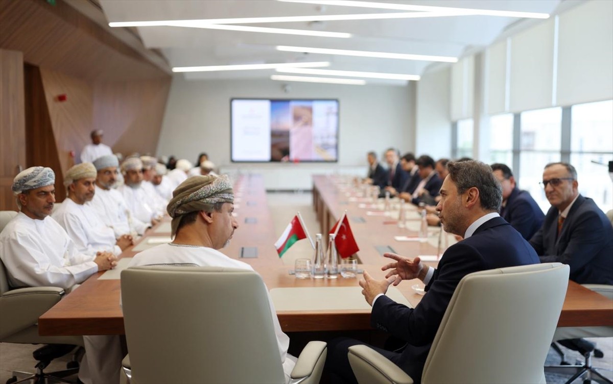 Enerji ve Tabii Kaynaklar Bakanı Alparslan Bayraktar, Umman'ın başkenti Muskat'a...