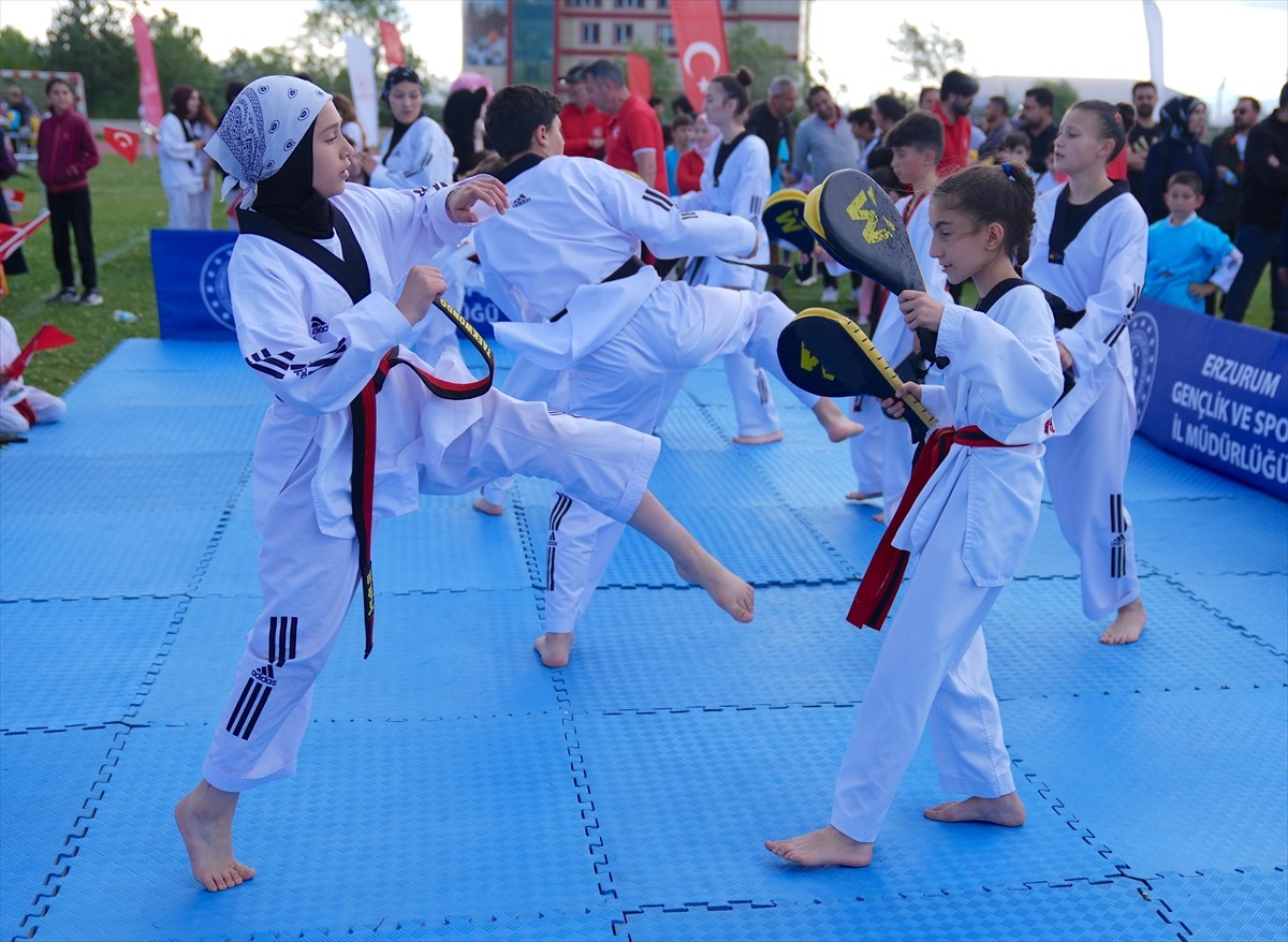 Erzurum'da, Gençlik ve Spor İl Müdürlüğünün "Yaz Spor Okulları ve Engelsiz Spor Okulları"nın...