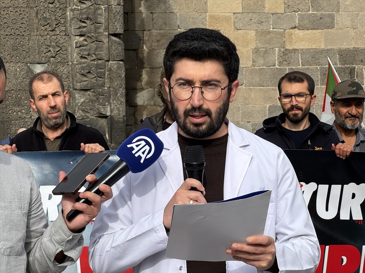 Erzurum'da hekim ve sağlıkçılar, İsrail'in Gazze'ye yönelik saldırılarını protesto etmek ve zulme...