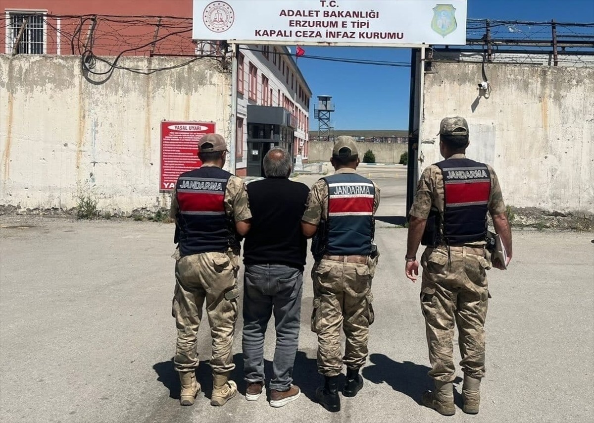 Erzurum'da jandarma ekiplerince geçen ay yapılan çalışmada aranan 100 kişi yakalandı. Yakalanan...