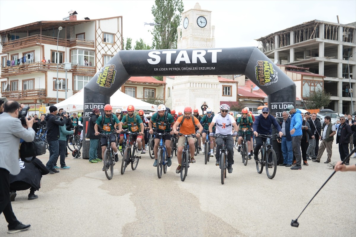 Erzurum'da, üniversiteli gençlerin doğayla iç içe, ekip ruhu içerisinde fiziksel ve zihinsel...
